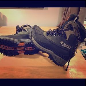 Warm dry Columbia winter boots